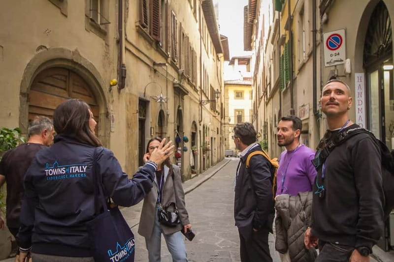 Florence: Wine Windows & Hidden Legends Evening Tour - Wine Windows and Oltrarno at Night: What Makes This Walk Work
