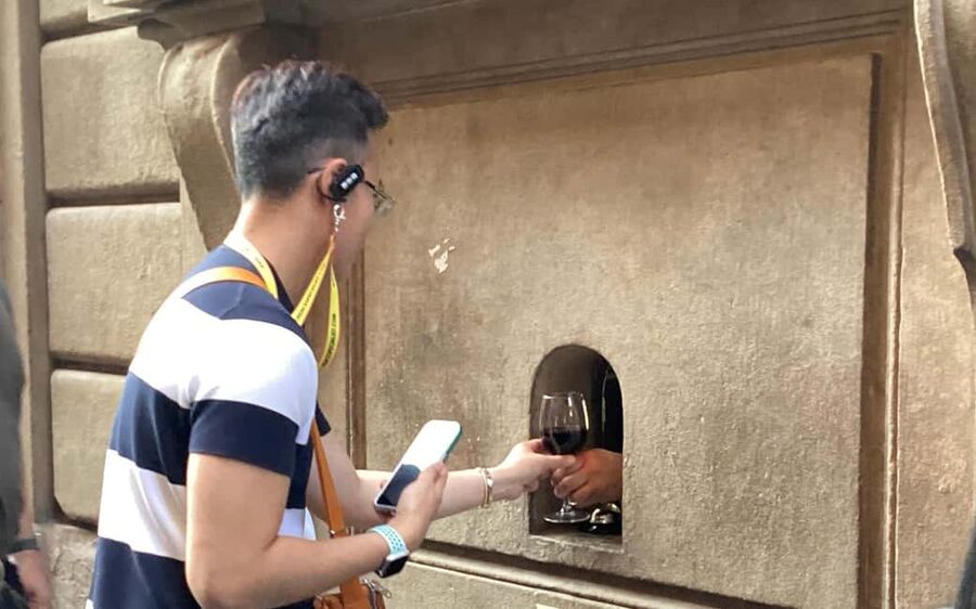 Florence: Wine Windows Walk with Wine Tasting and Appetizers - Key things that make this tour worth your time