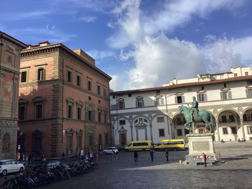 Florence: Wine Windows Walk with Wine Tasting and Appetizers - Duomo complex and Piazza della Repubblica: sightseeing that supports the story