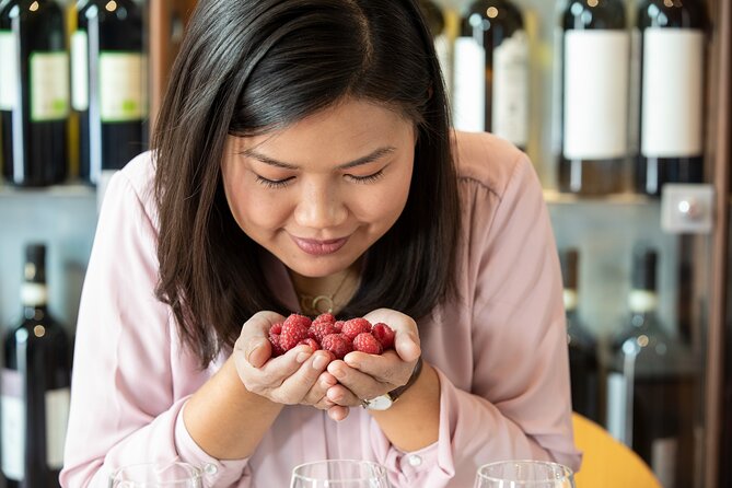 Food and Wine Lesson and Wine Tasting in San Gimignano - The first 30 minutes: the Vernaccia story in museum-style multimedia rooms