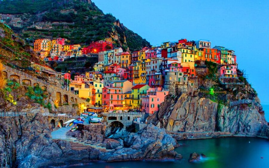 From Florence: Cinque Terre Day Trip with Lunch - Meet the Guides and the Private AC Car Setup