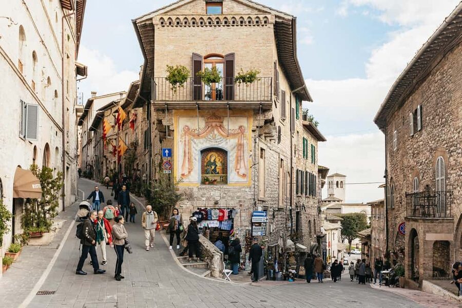 From Florence: Orvieto and Perugia Tour with Church Visits - Chocolate tasting option: Eurochocolate energy without the festival crowds