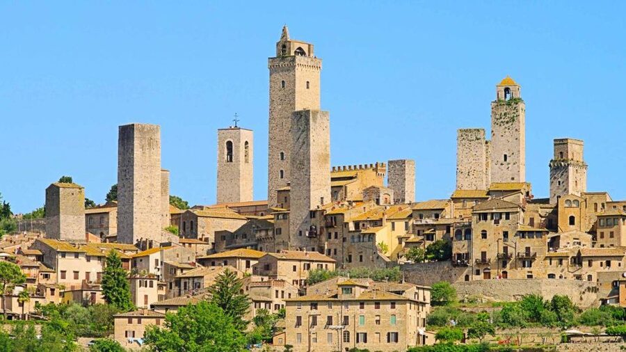 From Florence: PRIVATE Tour of San Gimignano and Volterra - Turning to Volterra: the shift from medieval towers to ancient layers