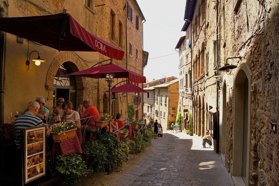 From Florence: PRIVATE Tour of San Gimignano and Volterra - Lunch break in Tuscany: how to use your meal stop well