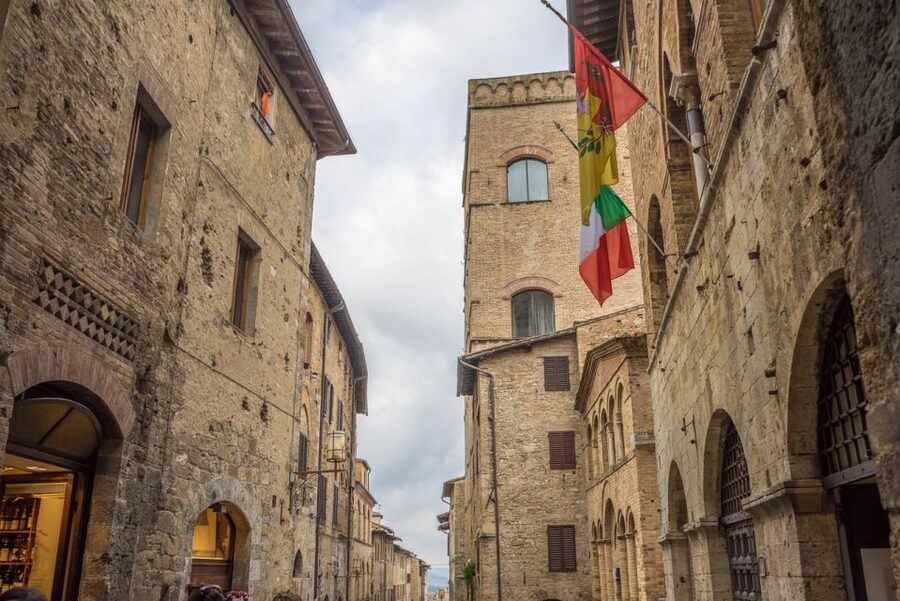 From Florence: PRIVATE Trip to Pisa, San Gimignano, & Siena - Siena: Piazza del Campo and Cathedral Square in One Long Gaze