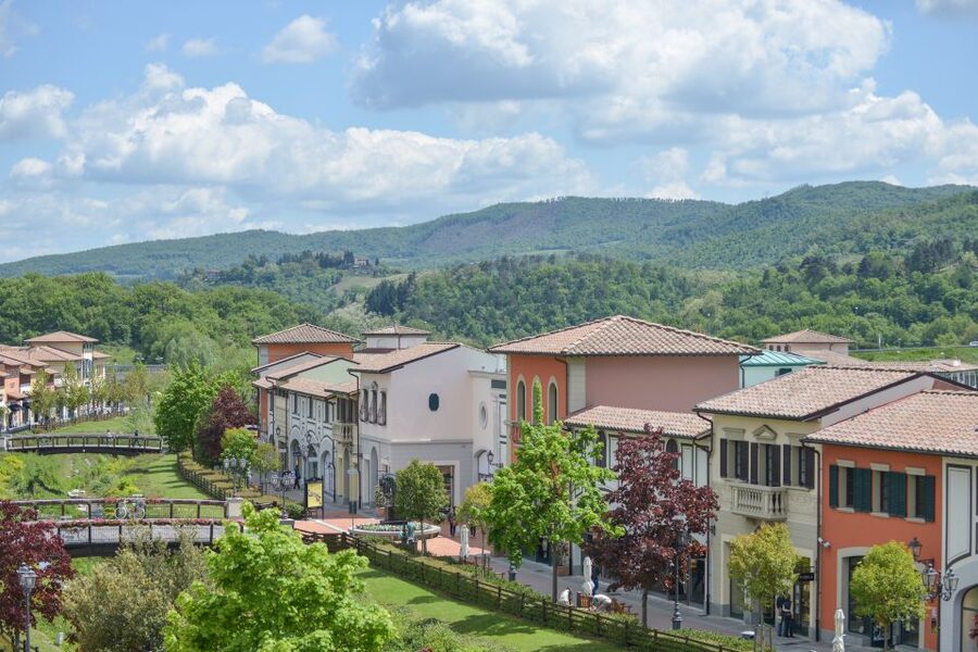 From Florence: Round-Trip Shuttle Bus to Barberino Outlet - Barberino Outlet: How to Turn Your Arrival into a Real Shopping Day