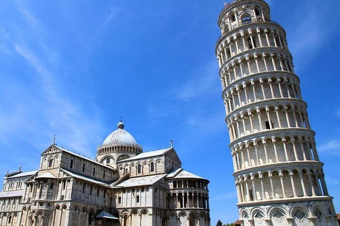 From Florence to Siena - San Gimignano & Pisa by private minivan - San Gimignano in two steps: farmhouse lunch and a quick tower-town walk