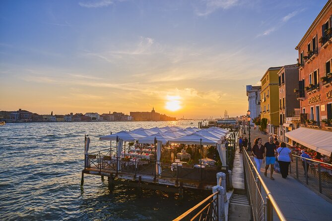 From Florence to Venice: A Day Trip to the Floating City - Murano-Style Glass Blowing: Watch, Then Manage the Sales Pitch