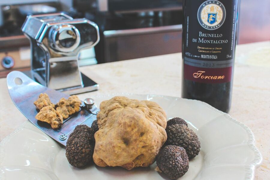 From Florence: Truffle Hunting with Lunch & Transportation - Truffle hunting in the oak forests with trained dogs