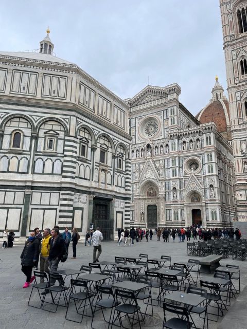 From Livorno: Guided Day Trip to Florence and Pisa by Bus - Guides and drivers: why the Florence license changes the value