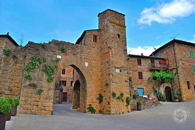 Full Day PRIVATE Guided Tour in Val D'Orcia Region - Stop 1: Montalcino and Fabio’s Brunello Tasting (3–4 Wines)