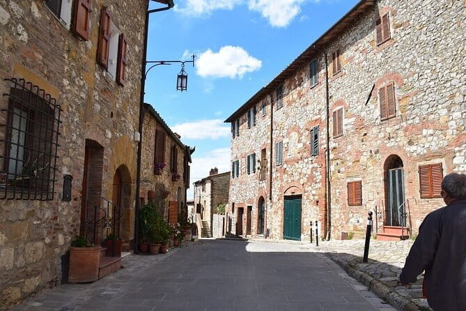 Full Day Private Guided Tour to Assisi and Cortona from Florence - The Basilica Papale e Sacro Convento di San Francesco: your guided hour in the heart of Assisi