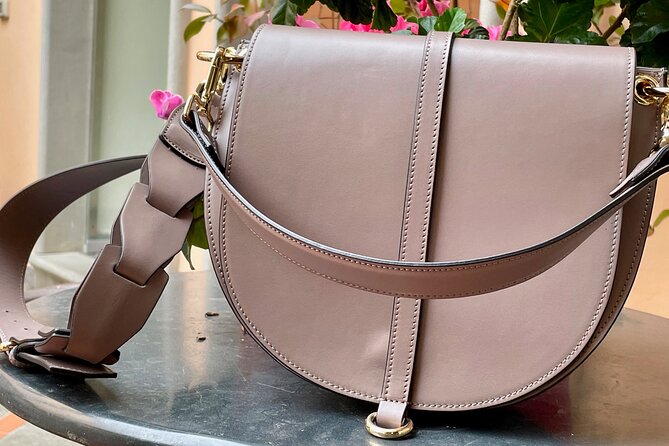 Guided Shopping in Florence - Stop 2: Piazza Santa Croce Leather Center in 30 Minutes
