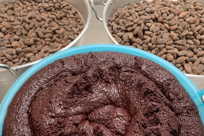 Guided tour of the Artisan Chocolate Factory in Tuscany - The 90-minute flow: what happens from start to shop