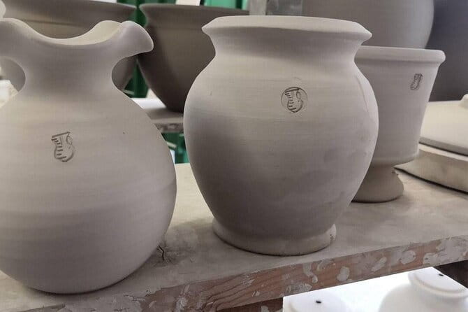Handmade Tuscan Ceramics Masterclass in Montelupo - Beyond the Class: Browsing the Showroom and Buying Pieces