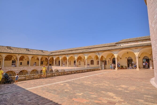 Heart of Italy Day Trip: Visit Perugia and Assisi from Florence - Assisi on foot: where the Francis story turns from names into places