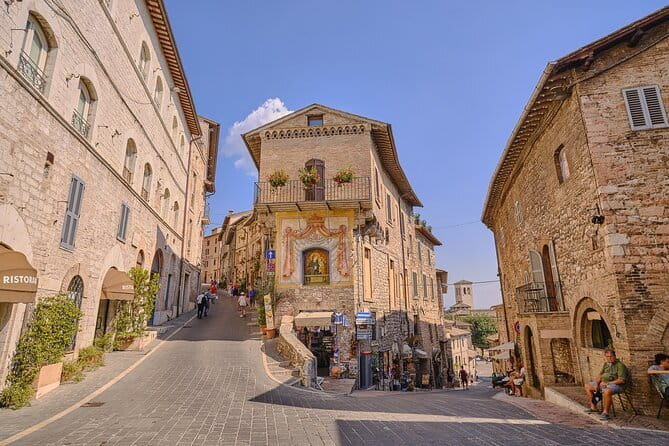 Heart of Italy Day Trip: Visit Perugia and Assisi from Florence - Perugia time: Piazza IV Novembre, the city’s punchy center, and optional chocolate