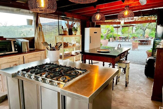 Home Made Pizza Cooking Class in Tuscany with small group - Lunch included: pizza, red wine, and bottled water