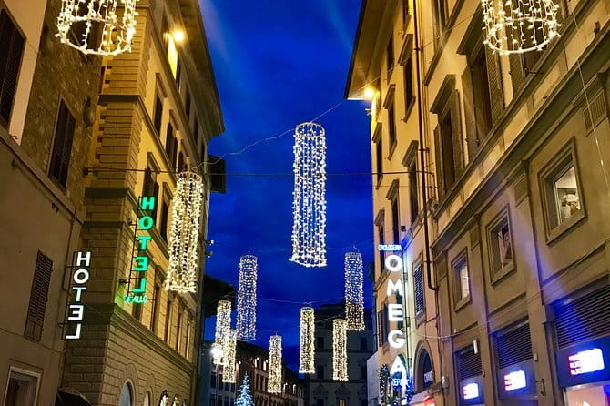 Illuminated Florence Tour for Kids and Families with Gelato and Pizza - Piazza della Signoria launch point: easy to find, no hotel fuss
