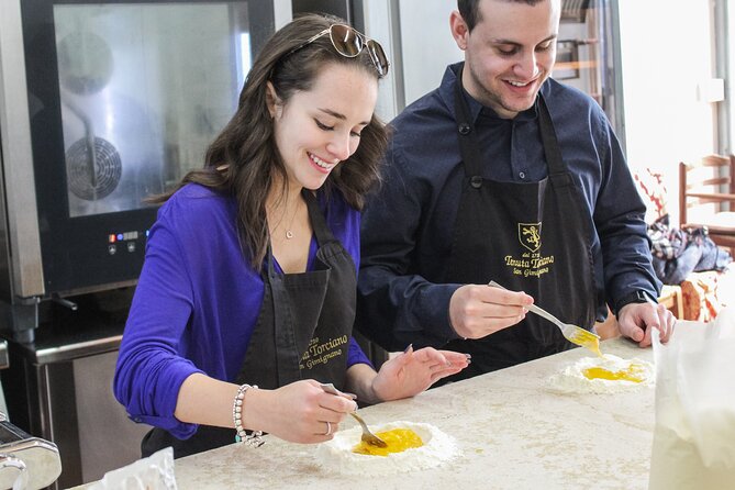 Italian Cooking Class and Wine Tasting in Tuscany - The wine, olive oil, and vinegar tasting that makes the meal click