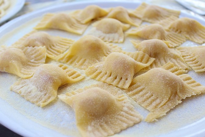 Italian Cooking Class and Wine Tasting in Tuscany - Lunch or dinner at the restaurant: how your meal is served