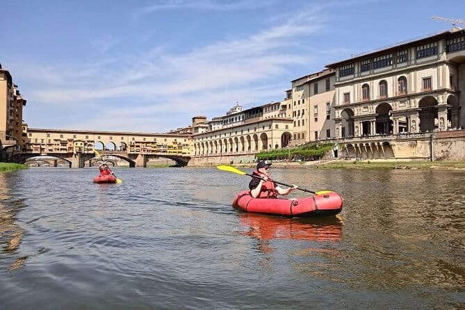 Kayaking on the Arno River in Florence under the Pontevecchio Arcade - The route through Florence: five stops from water level
