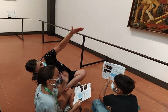 Kids treasure hunt in Uffizi museum Private, timed entry! - Meeting at Fontana del Forcone and getting the timing right