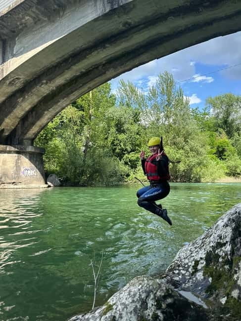 Lucca: kayaking at the devil's bridge - The short coach rides that keep the day running smoothly
