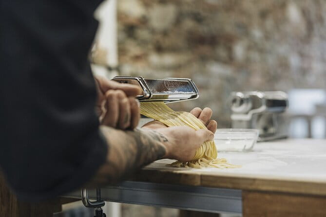 MaMa Florence Guided Market Tour and 4 Course-Pasta Cooking Class - The Walk to Mama Florence in San Frediano