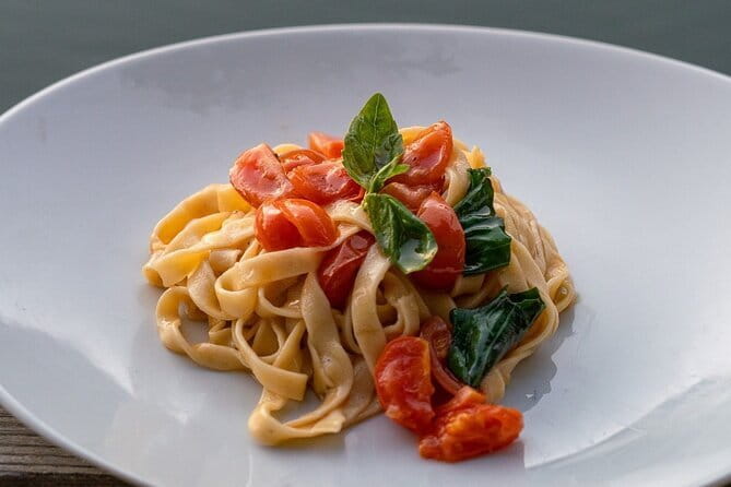 MaMa Florence: The Art of Corzetti - Hands-On Pasta Class - Wine Pairings: A Dinner Mood Without Turning It Into a Party