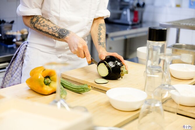 Master the Art of Florentine Steak: A Unique Cooking Experience! - Unlimited wine and the meal pacing: what it’s like in real time