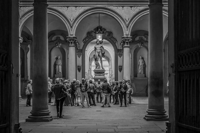 Medici family -Guided city walking Tour - Meeting Spot on Via Camillo Cavour and the Route Rhythm