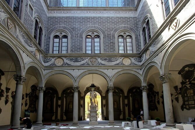 Medici Secrets & Mysteries: Interactive Walking Tour Game - Who this Medici puzzle walk is best for
