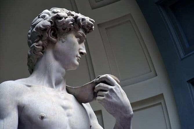 Michelangelo Sculpture Tour in Florence with Skip the Line Ticket - Meeting at Via Vinegia and building a smooth, skip-the-line morning