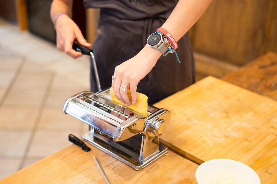 Neighborhood shopping & Homemade Pasta ! - The pro-chef plan: two fresh pastas and tiramisu, all hands-on