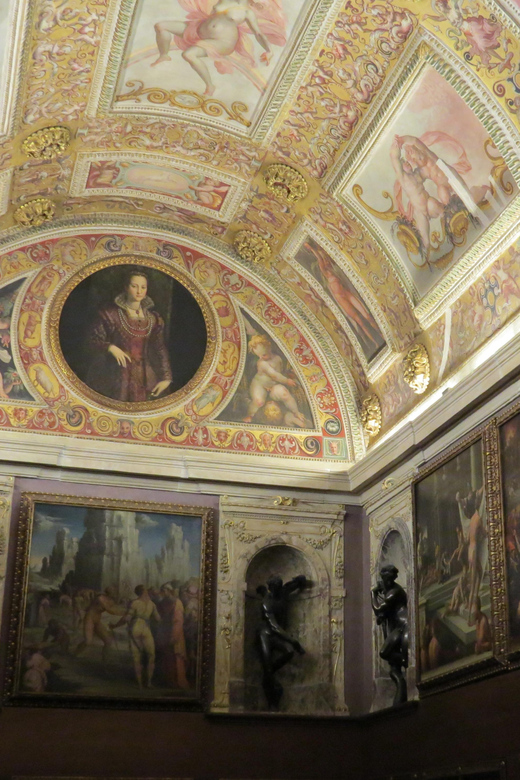 Palazzo Vecchio Secret Passages Tour & Lunch or "Gelato" - Secret corridors and Duke Gualtieri’s narrow stairway