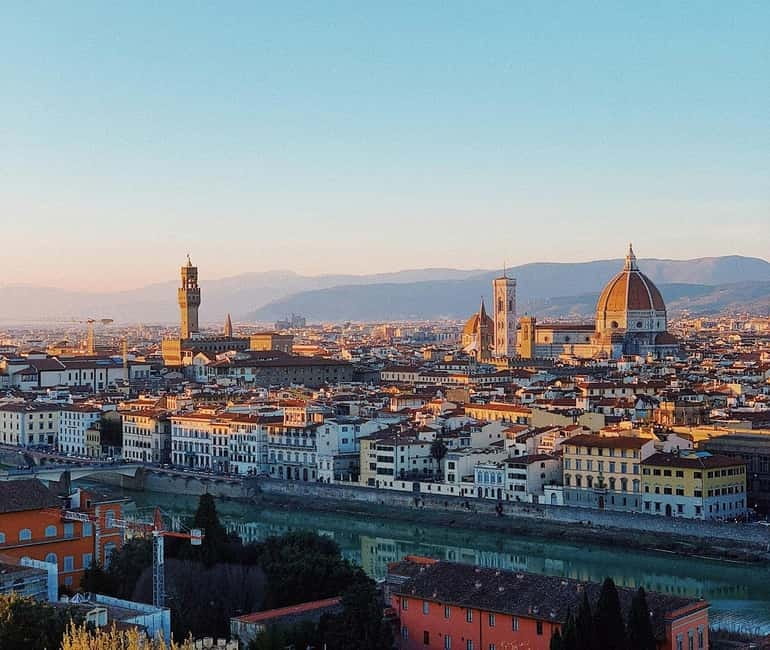 Panoramic walking tour in Florence with Vincenzo - Ponte Vecchio at walking speed: more than a postcard