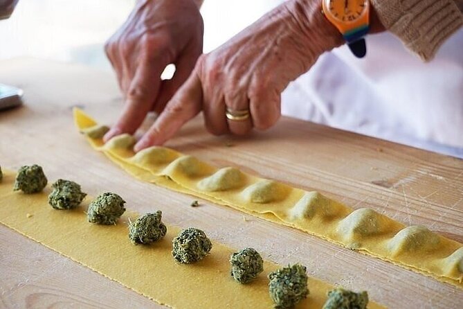 Pasta & Tiramisu Cooking Class + Italian Market Tour in Florence - Market day strategy: 9 AM vs other departure times (and Sundays)