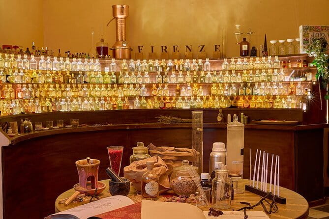 Perfume Masterclass in Florence: Make your Own Personal Fragrance - Arriving at Antica Erboristeria San Simone on Via Ghibellina