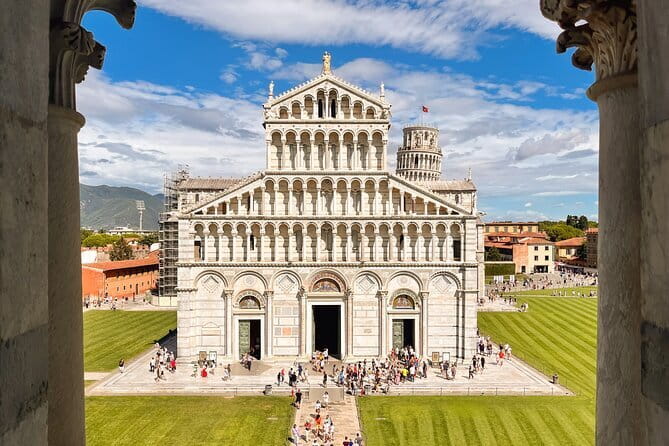 Pisa and Lucca Day Trip from Florence - Piazza dei Miracoli: where your photos start working