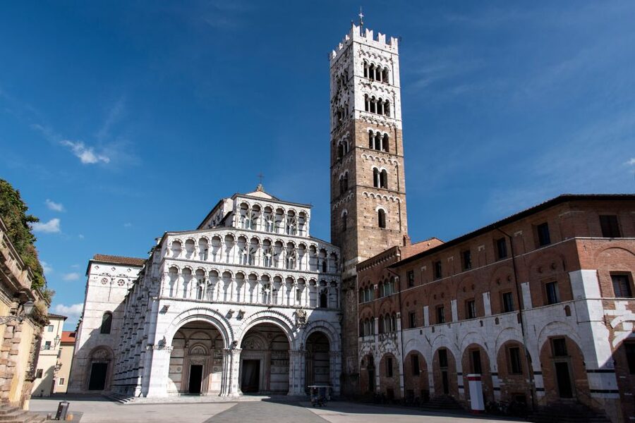 Pisa and Lucca: Private Full-Day Tour by Deluxe Van - Amphitheater Square and the 360-Degree Views