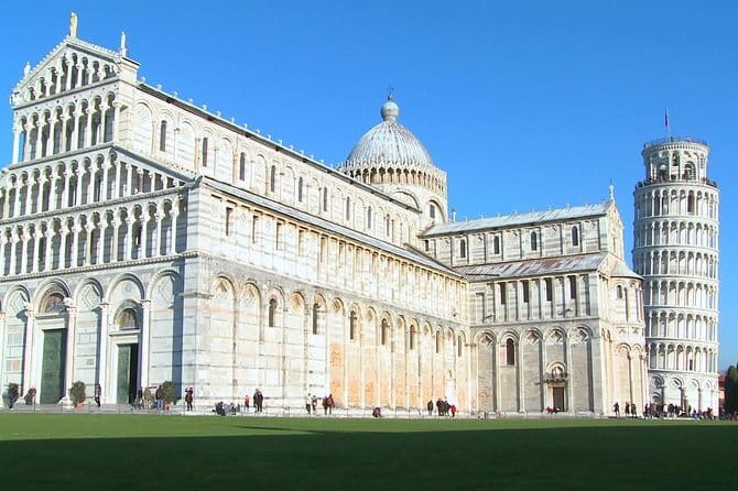 Pisa - Lucca Private Day Trip - Pisa: Piazza dei Miracoli and how to get your photos without the panic