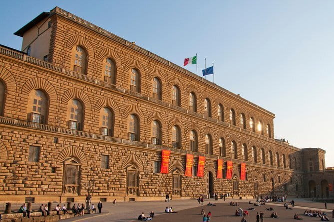 Pitti Palace and Boboli Gardens Private Tour - Meeting at Palazzo Pitti: start location and first impressions