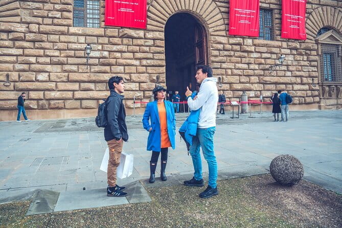 Pitti Palace and Palatine Gallery: A Royal Art and History Tour - Stop 1 Inside Palazzo Pitti: The Medici Takeover and the Gallery Thread