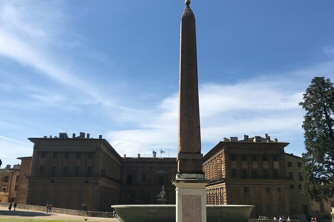 Pitti Palace & Boboli gardens tour with a Local Guide - Crossing the Arno to Palazzo Pitti: Set the Medici Scene
