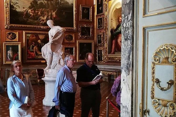 Pitti Palace, Palatina Gallery and the Medici: Arts and Power in Florence. - Piazza de’ Pitti: the quick orientation that saves time