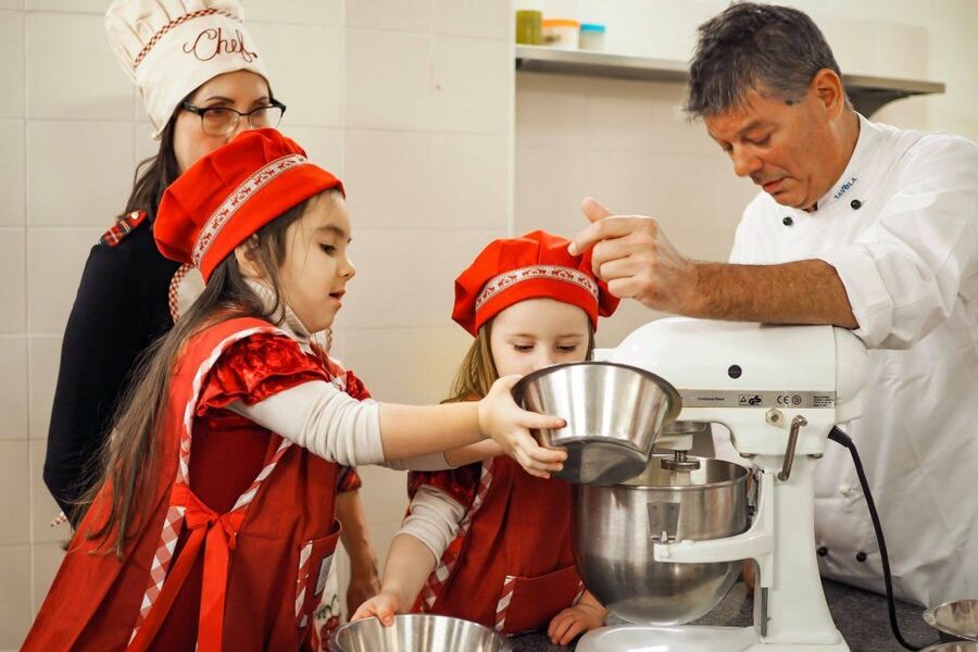 Pizza & Gelato: Cooking Class in central Florence - Getting started with your professional chef: what the class structure likely means for you