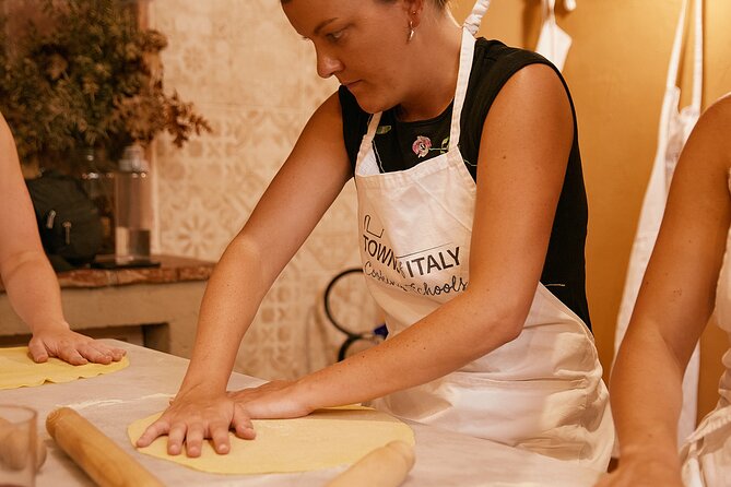 Premium Pasta and Gelato Cooking Class in Florence - Your 3-hour agenda: from dough to dinner in one location