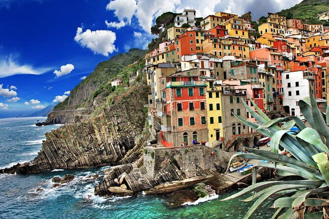 Private Day Trip to Cinque Terre and Pisa from Florence - Riomaggiore: the photo-ready kickoff point in Cinque Terre