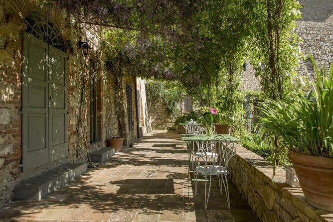 PRIVATE Full-Day Siena, San Gimignano and Chianti from Florence - Monteriggioni’s Wall Walk: A Fortified Pause Between Towns